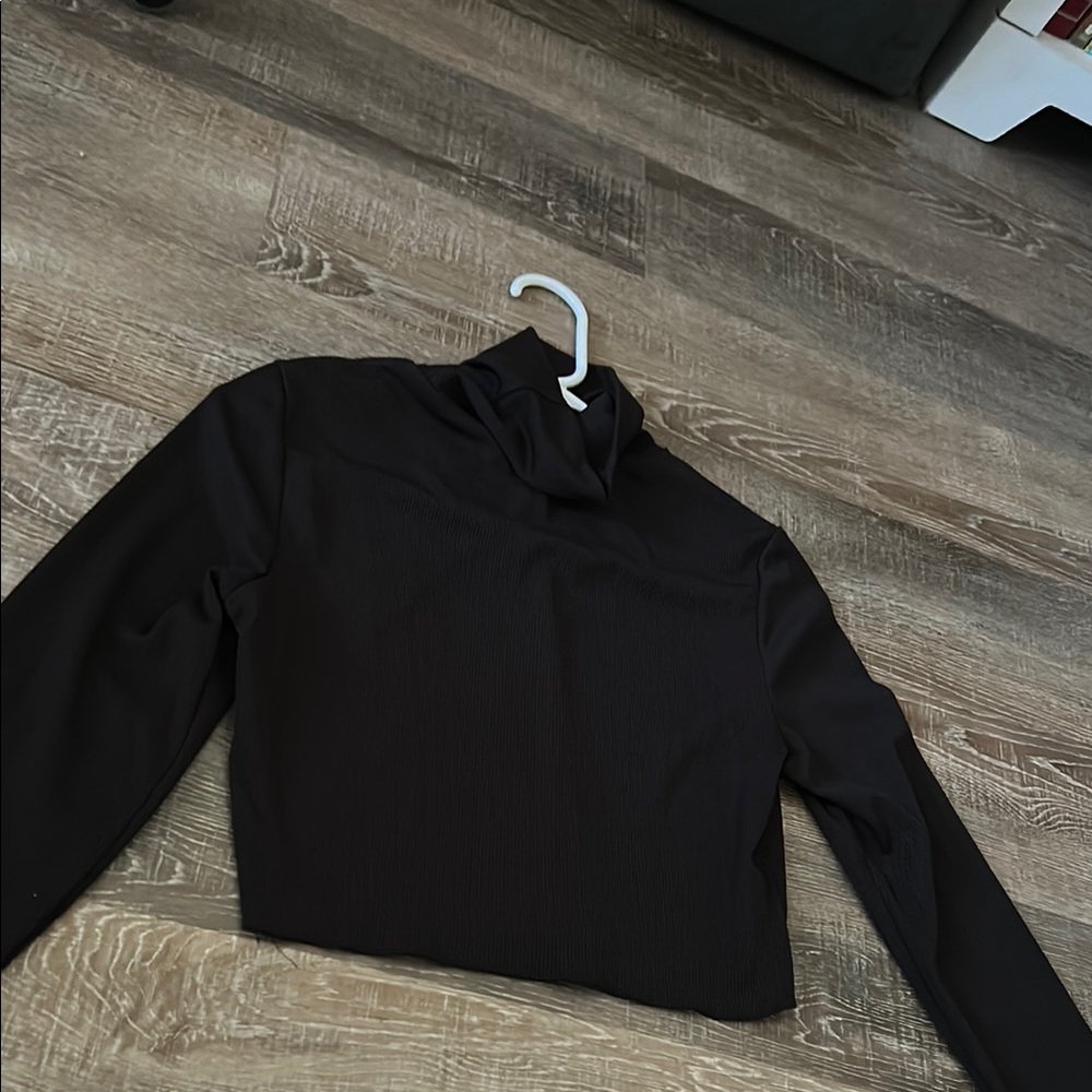 ROMWE Black Crop Top